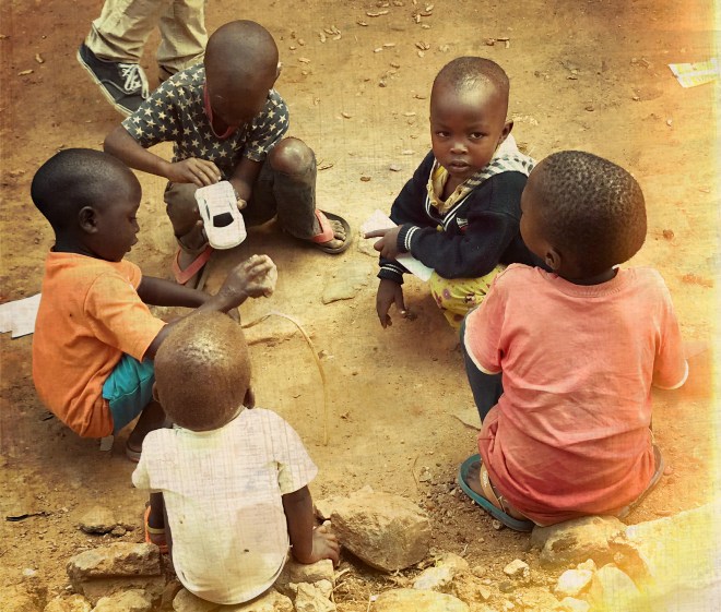 BukasaChildwithtoyFotor